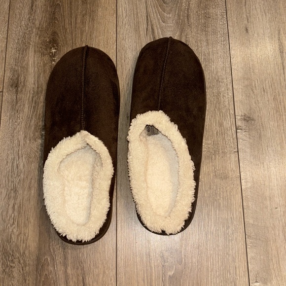 Men’s Slippers - Picture 1 of 4
